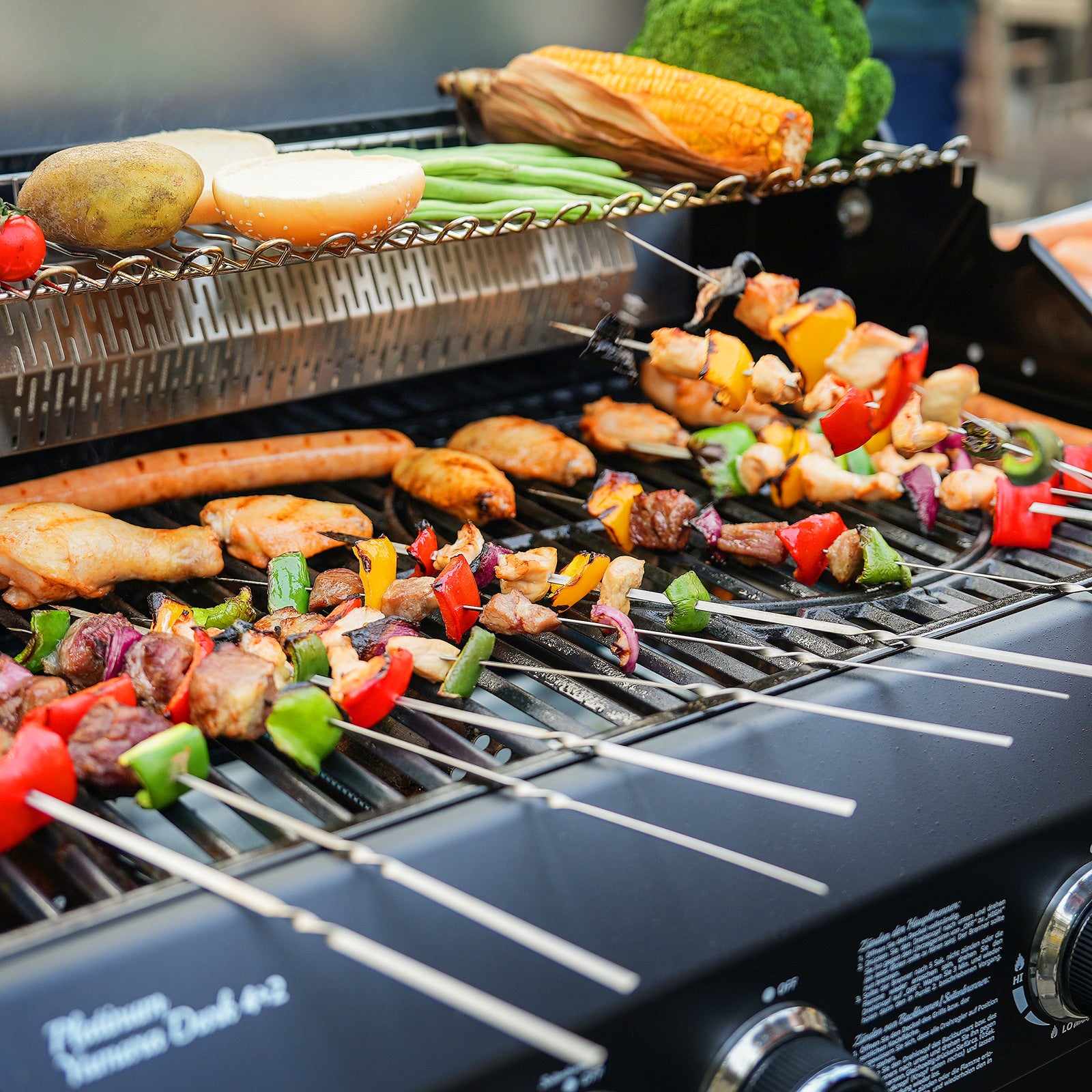 TAINO PLATINUM YAMARA DARK 4+2 Gasgrill 4-Brenner Spar-Angebot mit Abdeckhaube - Ambiente Grillgut