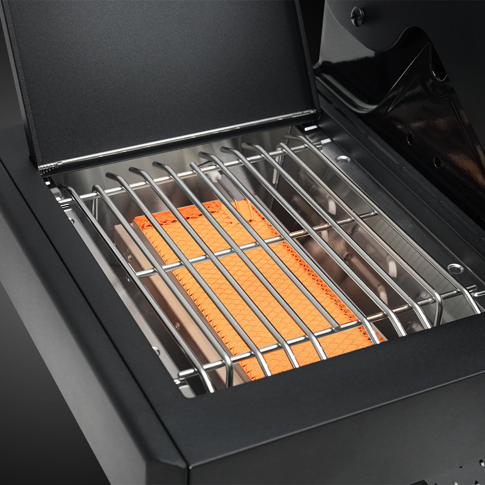 TAINO PLATINUM YAMARA DARK 4+2 Gas Grill 4-Brenner - Detail Seitenbrenner rotglühend