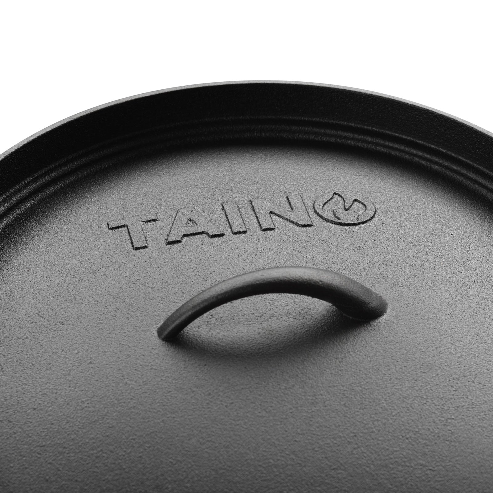 TAINO Logo auf dem Deckel des Dutch Ovens